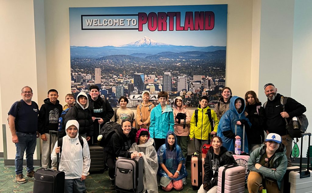 7th Grade/Kitah Zayin Visits Portland